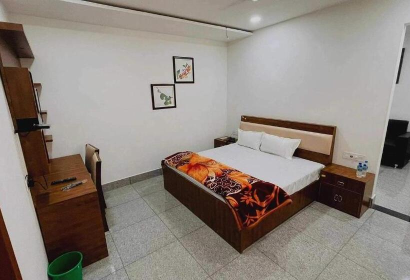 豪华三人间, Oyo Hotel Tulip Inn