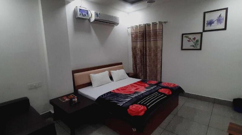 豪华三人间, Oyo Hotel Tulip Inn