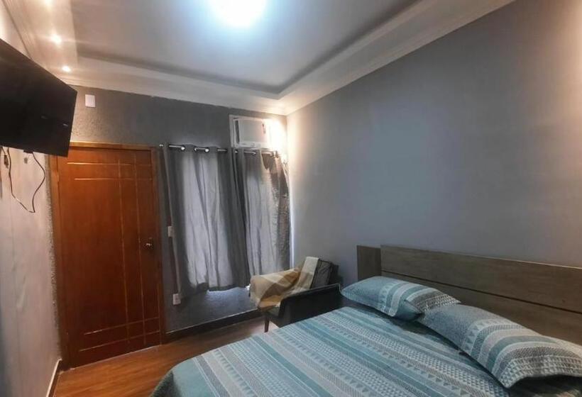 발코니가 있는 스위트, Pousada Recanto Beach House   Cabo Frio   Rj  Unamar  Cond Florestinha   1 Min A Pé Da Praia