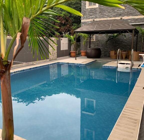 استودیو استاندارد با چشم‌انداز باغ, Fengshui Residence