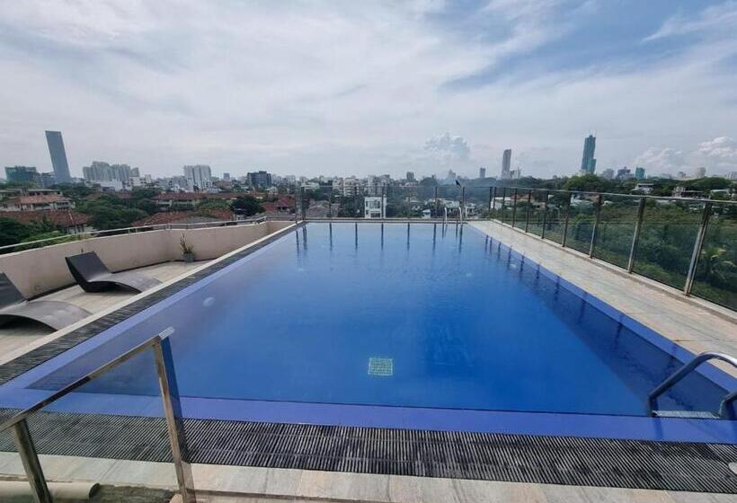 Апартаменты 1 Спальня, Legends Towers Apartments