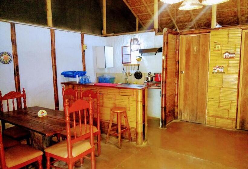 Бунгало Стандарт, Guacamayo Bed & Breakfast