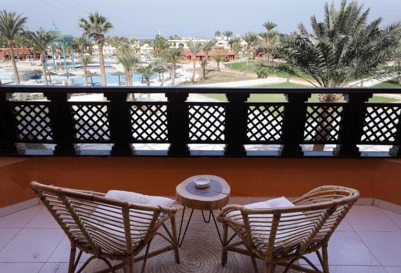 اتاق استاندارد سه تخته با چشم‌انداز استخر, Calimera Blend Paradise