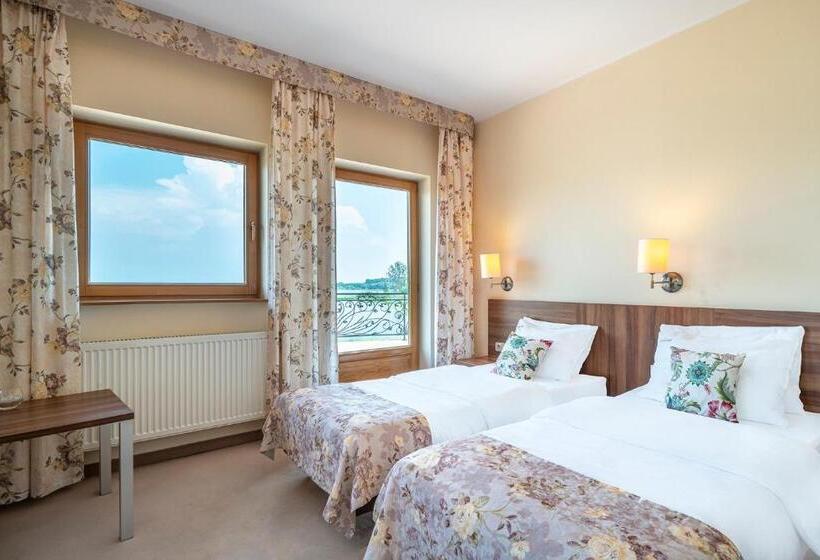 Номер Стандарт Вид на Озеро, łabędź Hotel Karczma