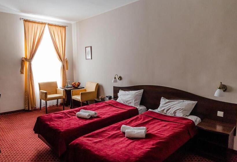 Номер Премиум, Pałac Pawłowice