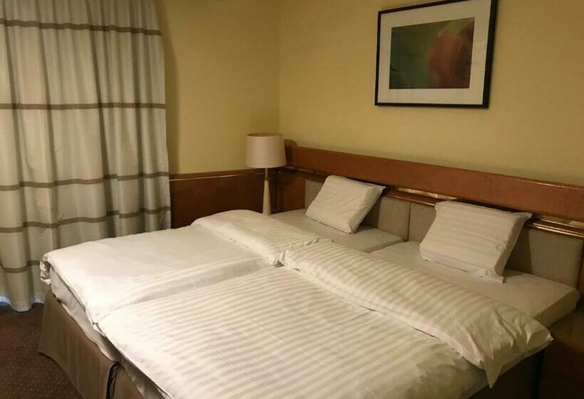 Номер Стандарт, Podzamcze