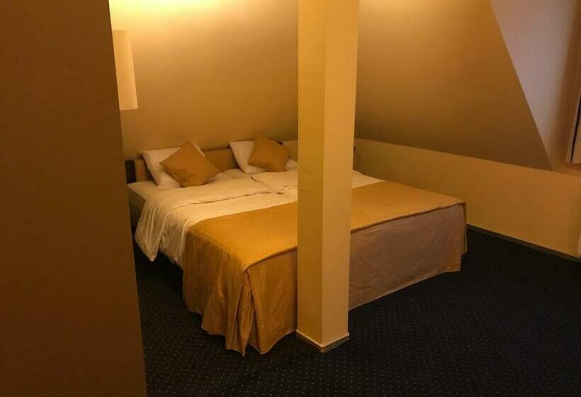 Номер Стандарт, Podzamcze