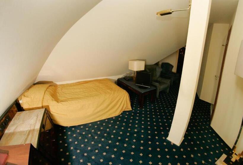 Номер Стандарт, Podzamcze