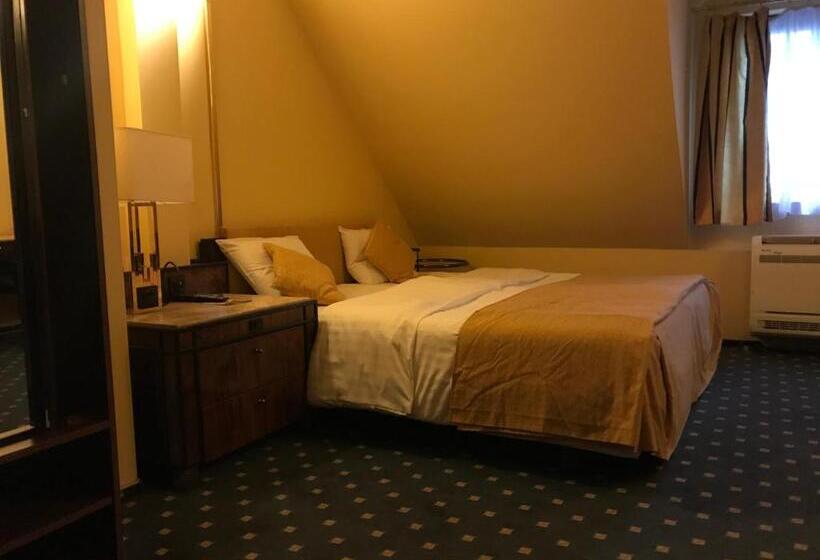 Номер Стандарт, Podzamcze