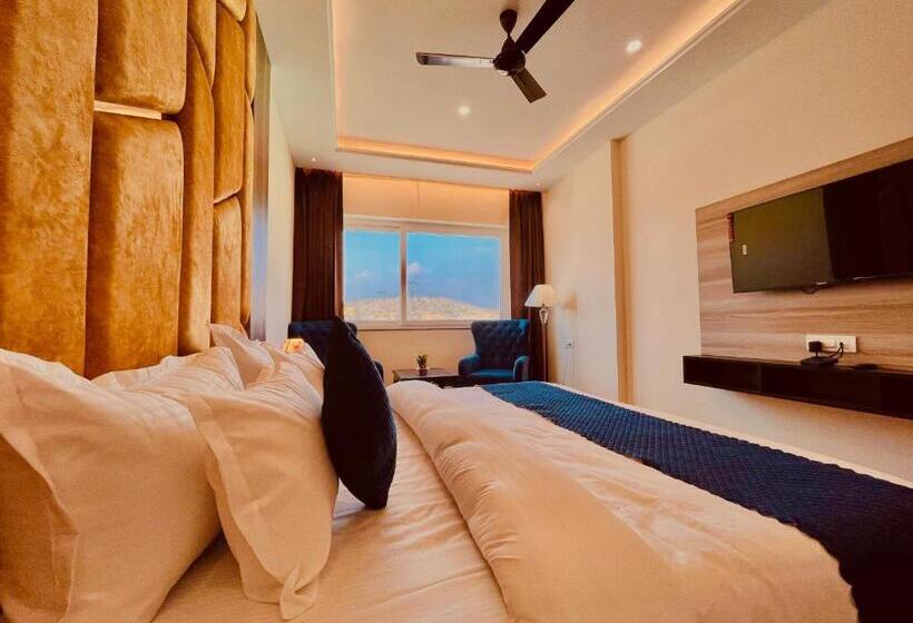 带大床的豪华间, Ganges Blossam   A Four Star Luxury Hotel & Resort