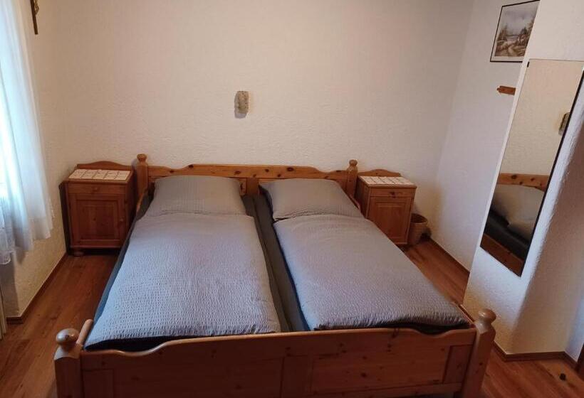 Номер Стандарт, Zum Bergbauern