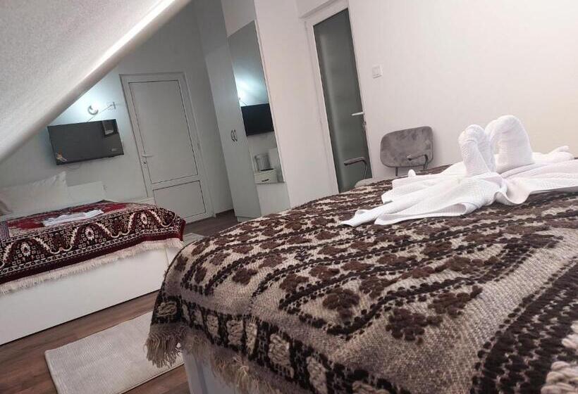 اتاق استاندارد سه نفره, Pensiunea Adela