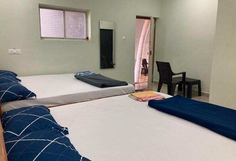 اتاق استاندارد چهار تخته, Oceanic Stay And Restaurant Gokarna