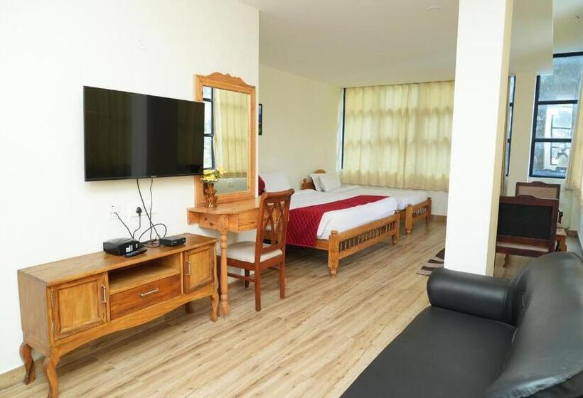 Четырехместный Номер Deluxe, Vetrivel International By Brown Tree Resorts