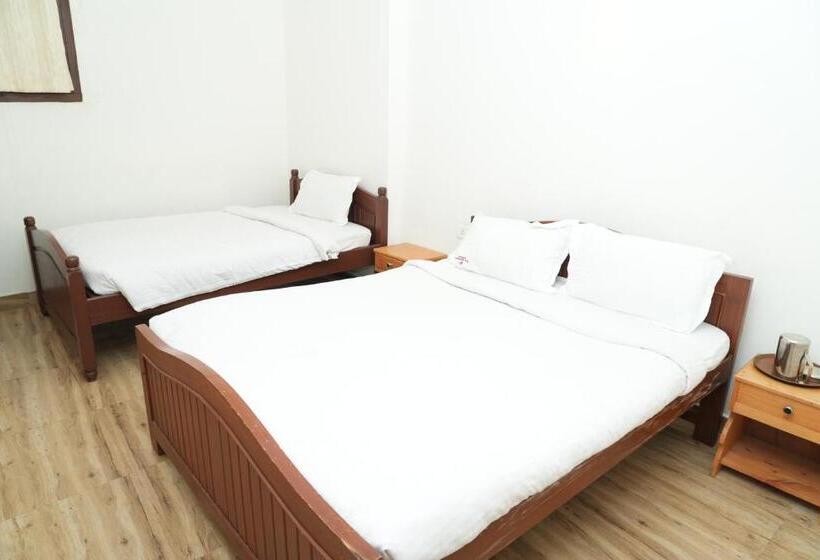 Трехместный Президентский, Vetrivel International By Brown Tree Resorts