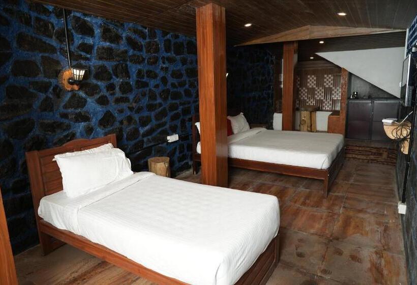 Трехместный Номер Классика, Vetrivel International By Brown Tree Resorts