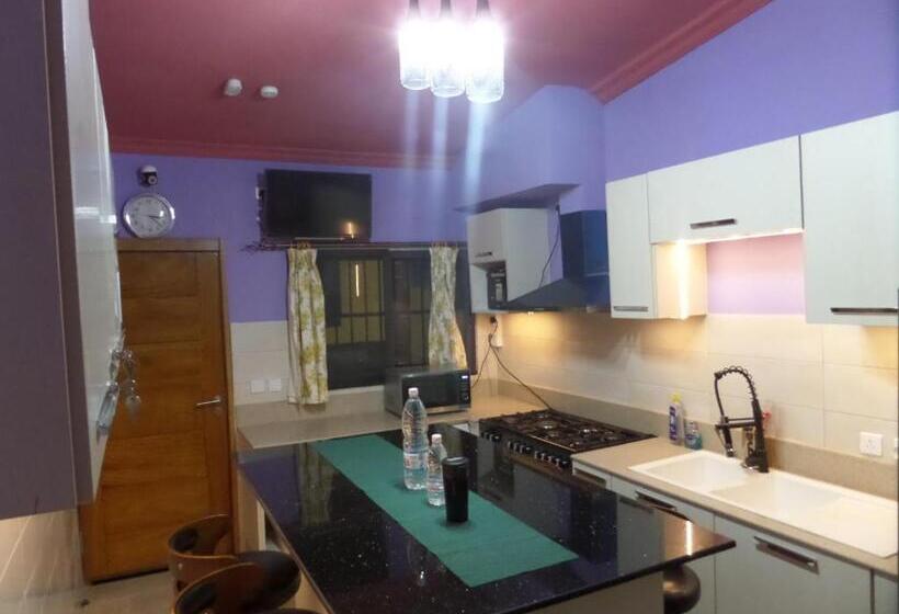 ４ベッドルームハウス, The Landing Lodge Abidjan