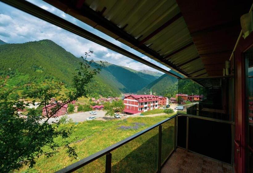 带阳台套房, Monoi̇r Sui̇te Apart In Uzungöl