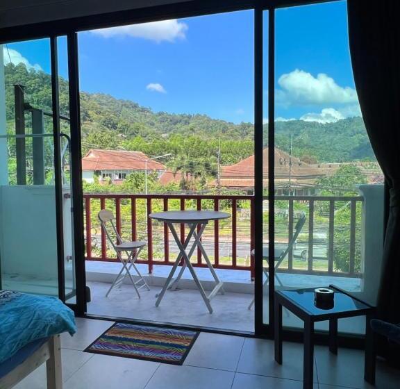 バルコニー付きスタンダードルーム, Petunya Phuket Guest House