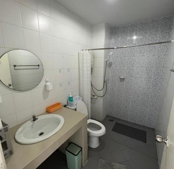 バルコニー付きスタンダードルーム, Petunya Phuket Guest House