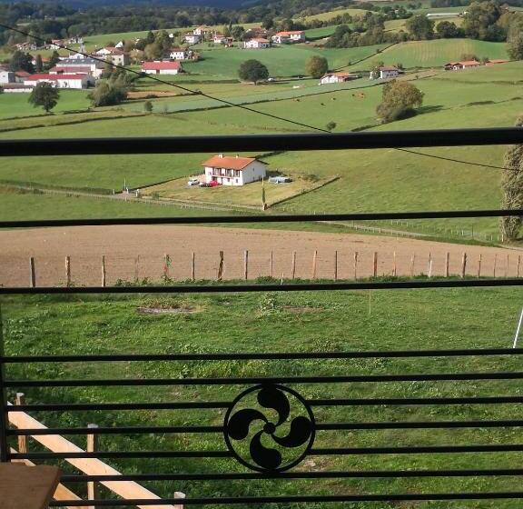 Номер Стандарт с Террасой, Gites Mendiburia