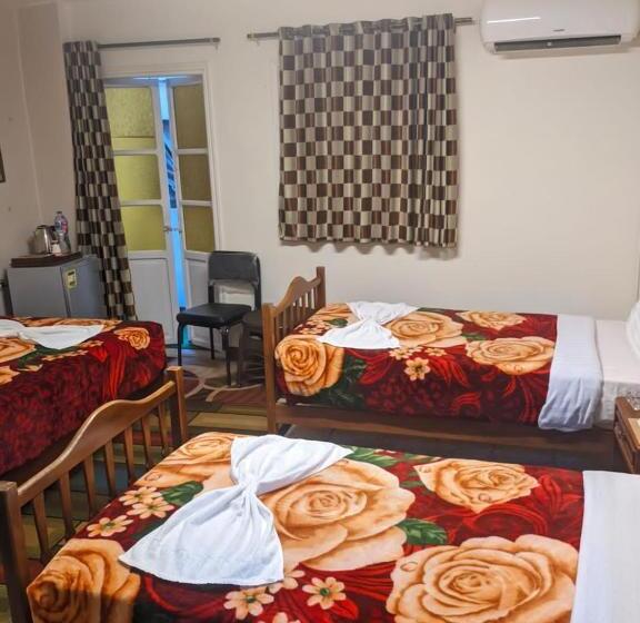 חדר סטנדרט לשלושה, Salvatore Rooms With Breakfast