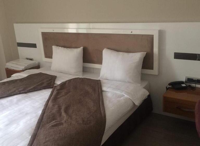 اتاق لوکس با چشم‌انداز دریا, Cysirius Beach