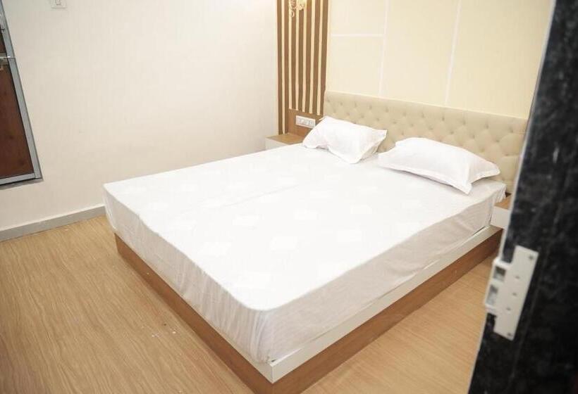 Номер Стандарт, Fabhotel Sky City