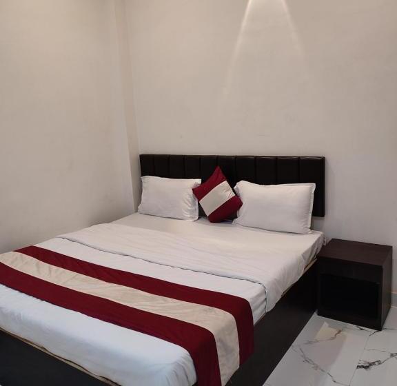 デラックスルーム, Mahadev Inn