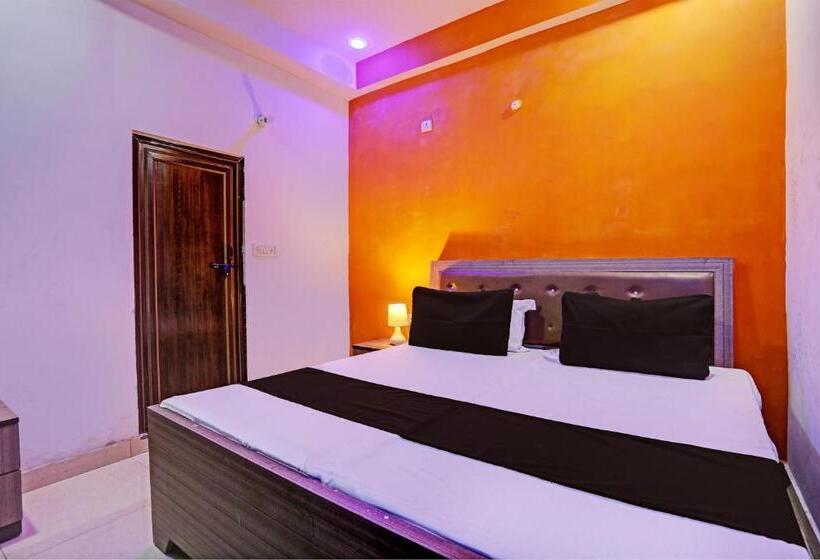 اتاق کلاسیک سه تخته, Oyo Flagship New Rajpoot Hotel Banquet