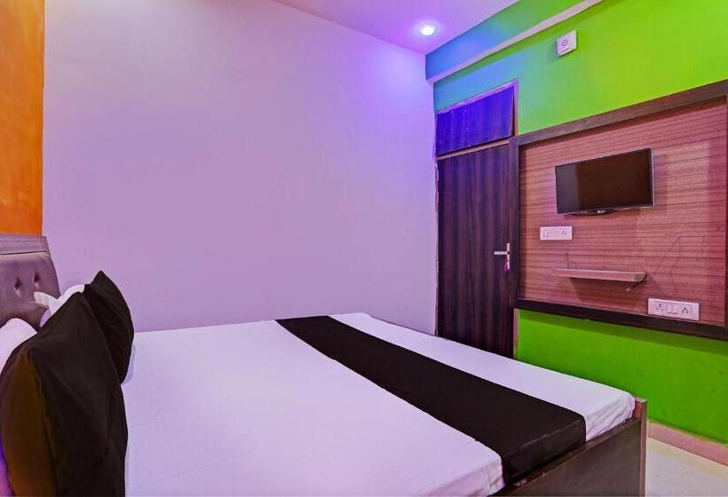 اتاق کلاسیک سه تخته, Oyo Flagship New Rajpoot Hotel Banquet