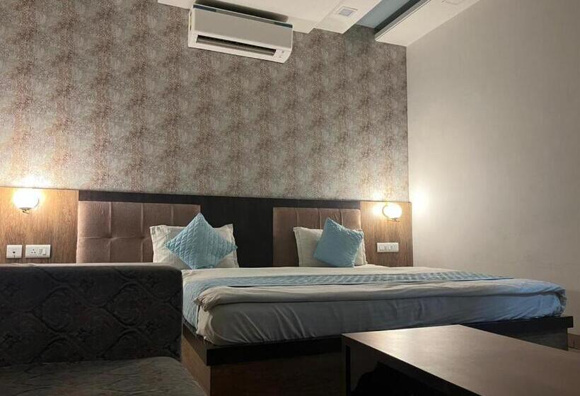 Номер Стандарт, The Circle Era   An Aesthetic Hostel By Shivaneel Hospitality