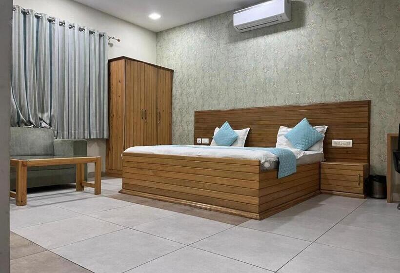 Номер Стандарт, The Circle Era   An Aesthetic Hostel By Shivaneel Hospitality