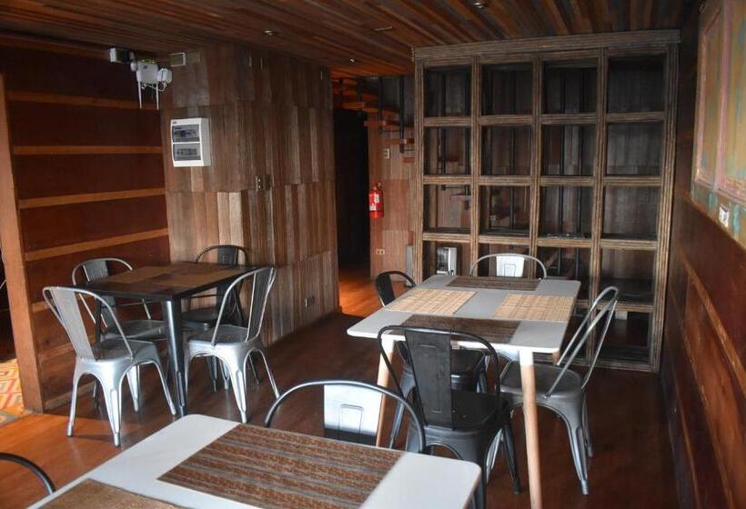 스탠다드 트리픔 룸 공동욕실, Estación Hostel