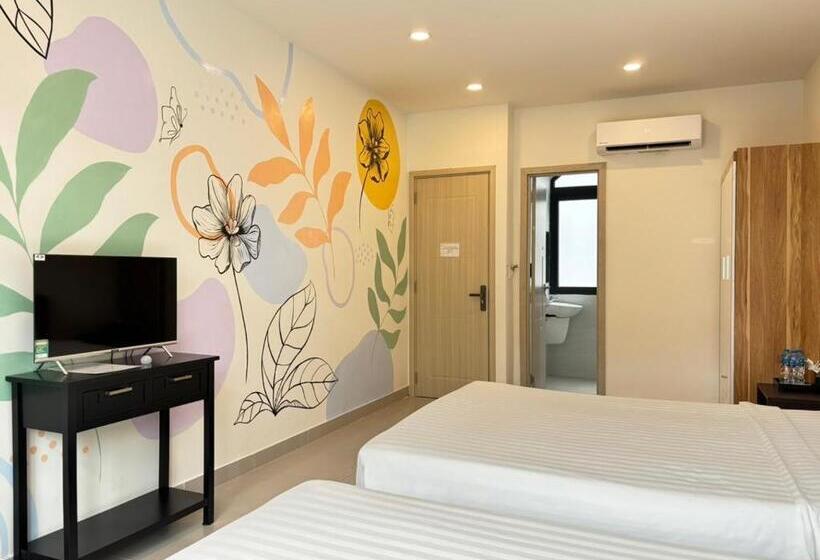 اتاق استاندارد چهارنفره با بالکن, Lucky Sea View Grand World Phu Quoc