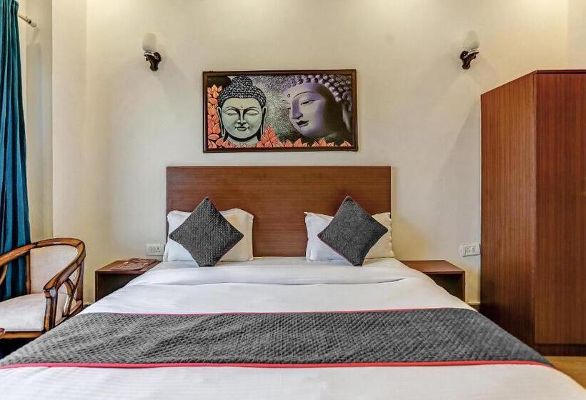 Трехместный Номер Классика, Oyo Hotel Hind