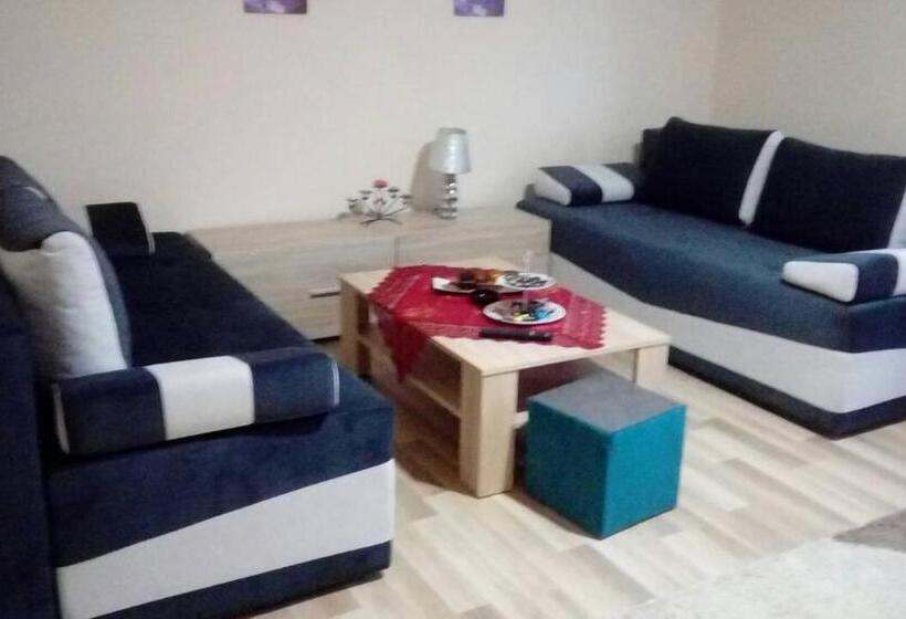 اتاق راحتی سه تخته, Apartmani Kadunić