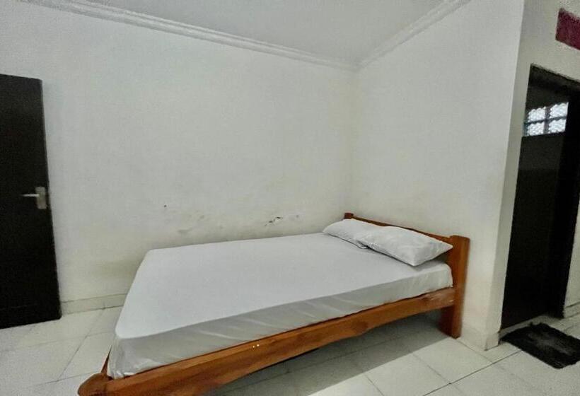 Номер Deluxe, Oyo Life 93504 Kost Krisna