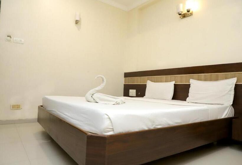 Номер Deluxe, S P Inn