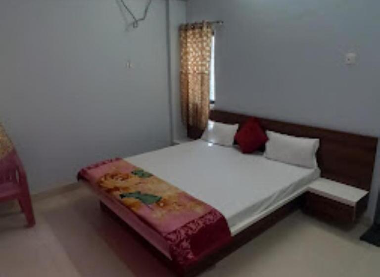 Номер Deluxe, Adiraj Palace And Lodging, Shani Shingnapur