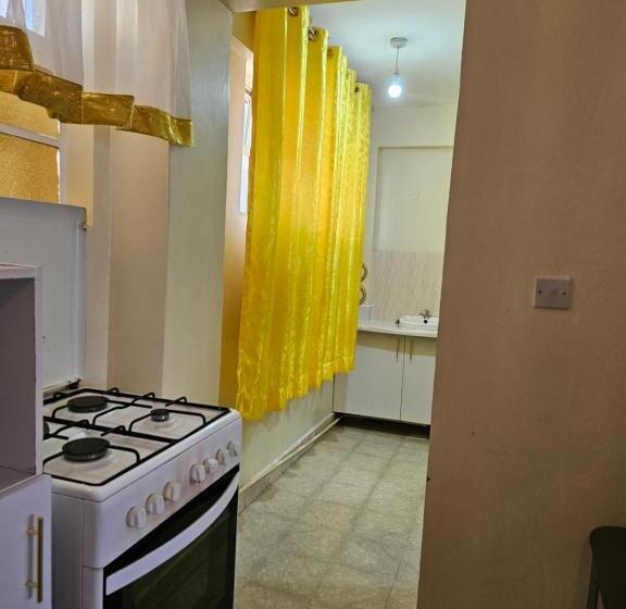 استودیوی سوپریور, Airport Studio Apartments Jkia