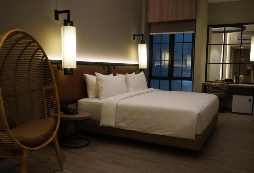 Полулюкс, Posto Dormire Sudirman