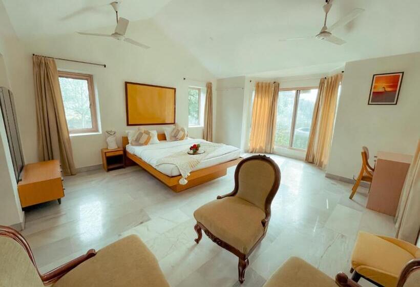 Вилла с 1 спальней и бассейном, Willow Wood Villa   Sohna Road Gurugram