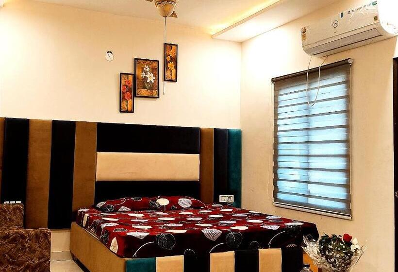 Номер Deluxe Кровать Кинг, Motel Desire Suites    Studio Luxurys   Lpu Law Gate    Special For Families, Students, Couples, Cor