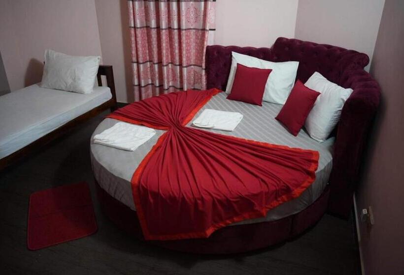 اتاق استاندارد سه نفره, Airport Villa D 87
