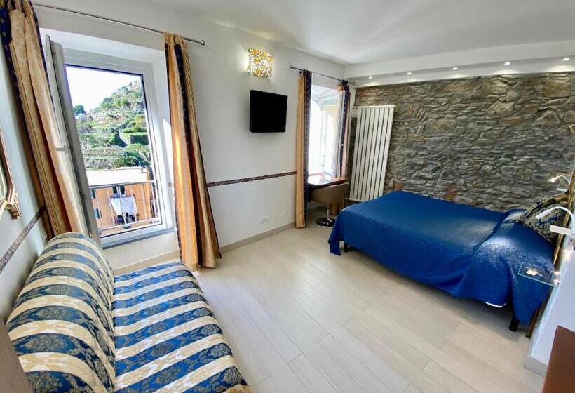 اتاق استاندارد چهار تخته با چشم‌انداز دریا, The Manarola Main Plaza