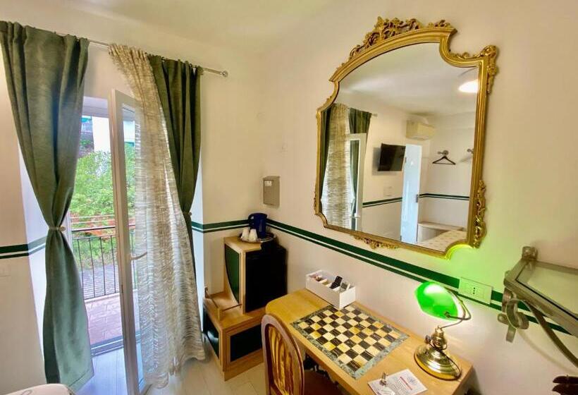 Superior Room with Terrace, The Manarola Main Plaza