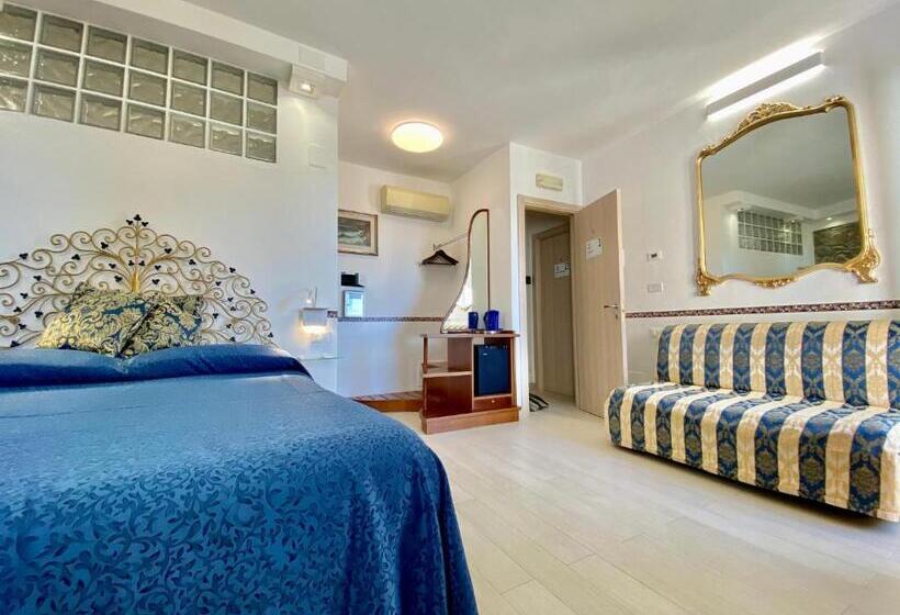 اتاق استاندارد چهار تخته با چشم‌انداز دریا, The Manarola Main Plaza