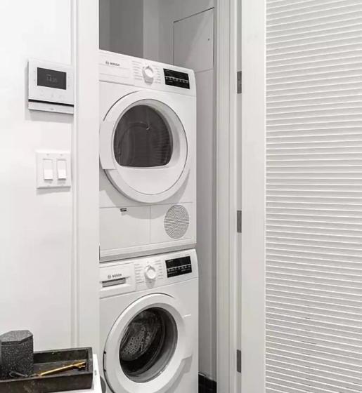침실 3개 아파트, Time Square Condos