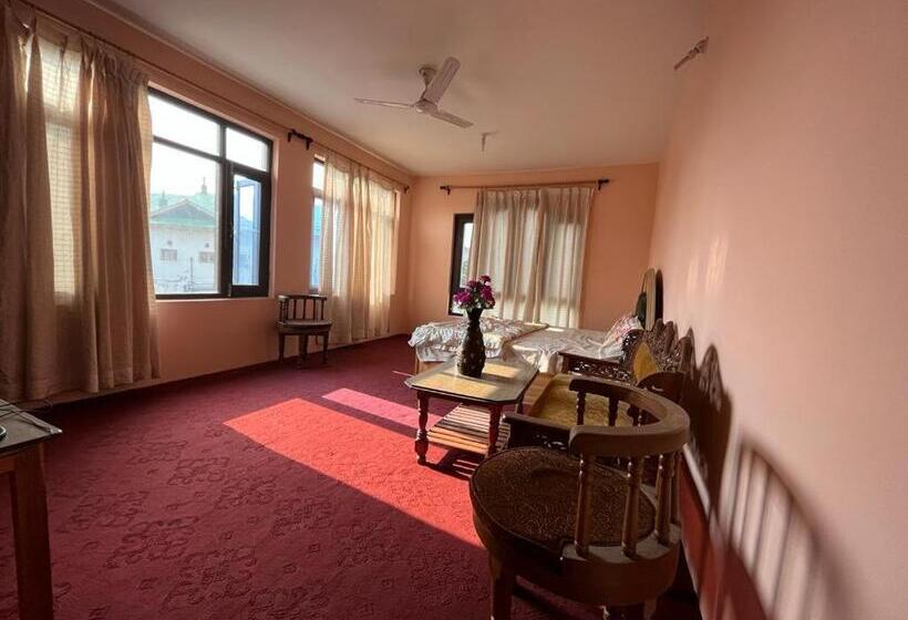 Номер Стандарт, Johns Palace